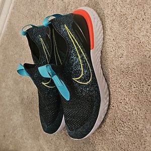 Nike epic react Youth size 5.5